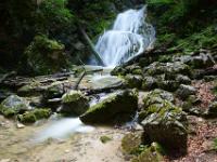 Ast und Felsgewirr vor drittem Wasserfall